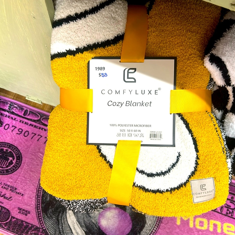 Comfy luxe cozy blanket